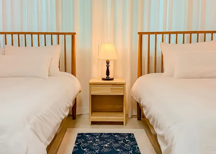 Large For 10 People, Near Jongno, Itaewon , Seongsu,family Trip *