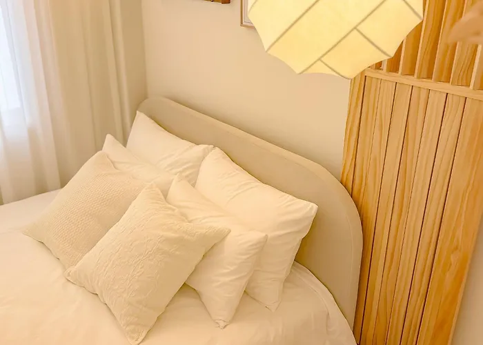 Large For 10 People, Near Jongno, Itaewon , Seongsu,family Trip