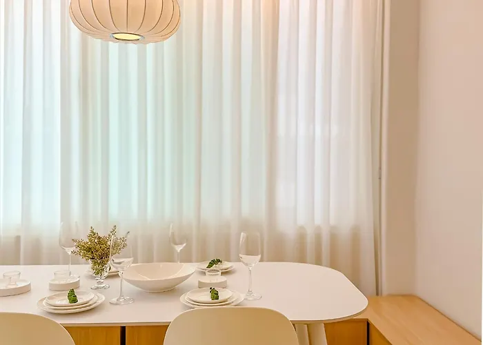 Large For 10 People, Near Jongno, Itaewon , Seongsu,family Trip