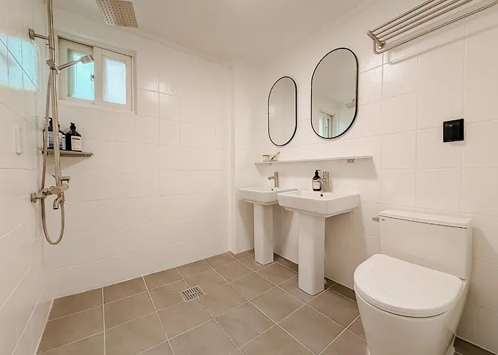 Large For 10 People, Near Jongno, Itaewon , Seongsu,family Trip